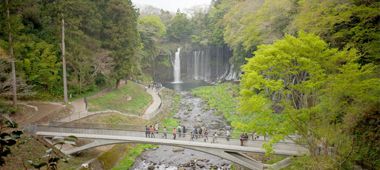 Assets making up a World Cultural Heritage Site – Design of the Takimi Bridge Spanning the Shiraito Falls