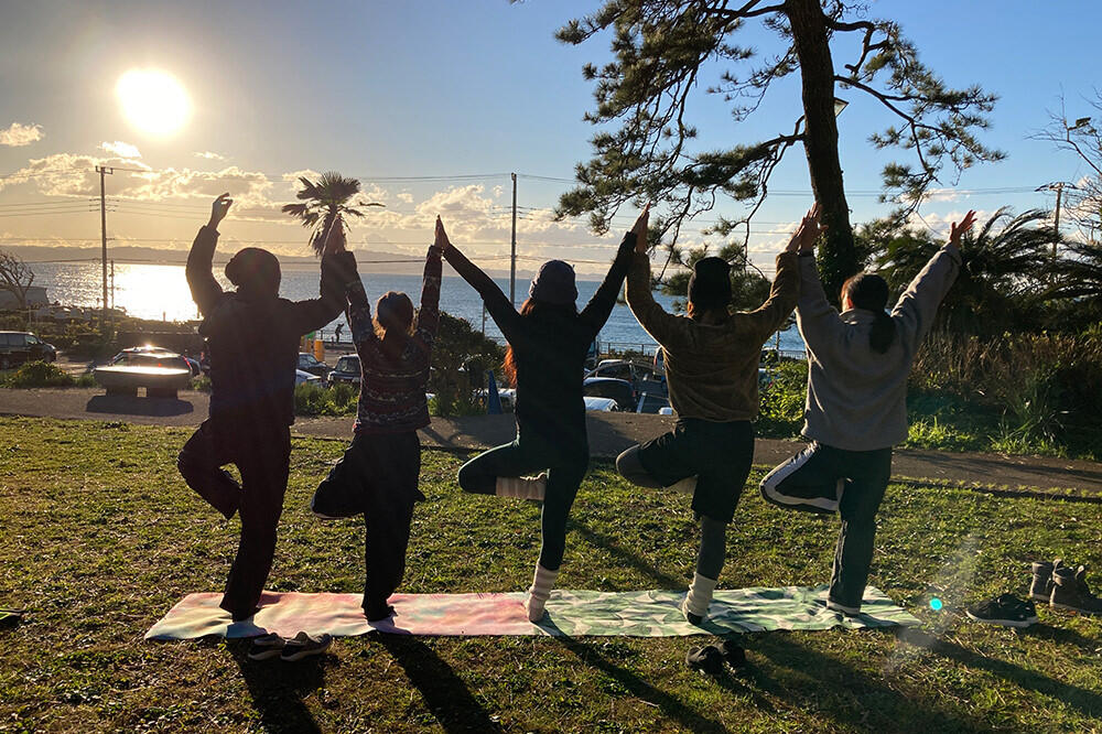 写真:Outdoor Field-Yoga(First sunrise)