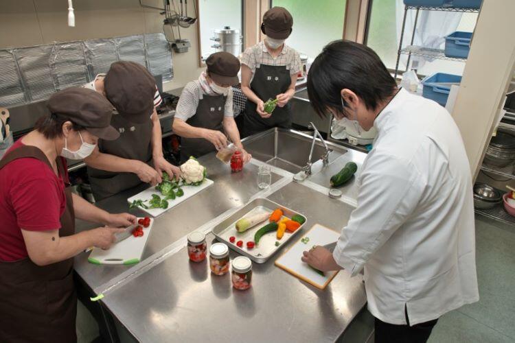 写真:オリジナル加工食品 調理指導風景