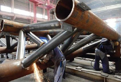 溶接は熟練者を選抜して行った