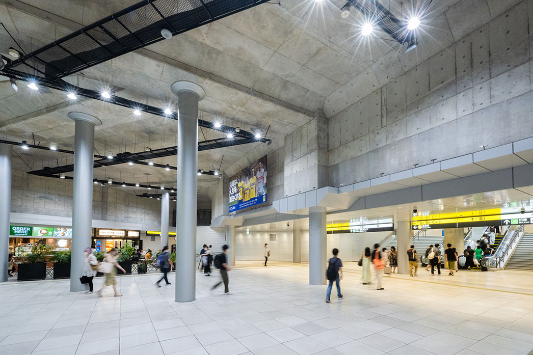 写真:東口地下広場
