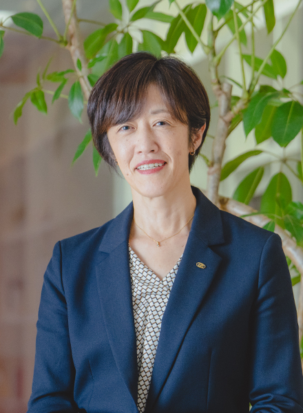 人事部長　岡野郊子