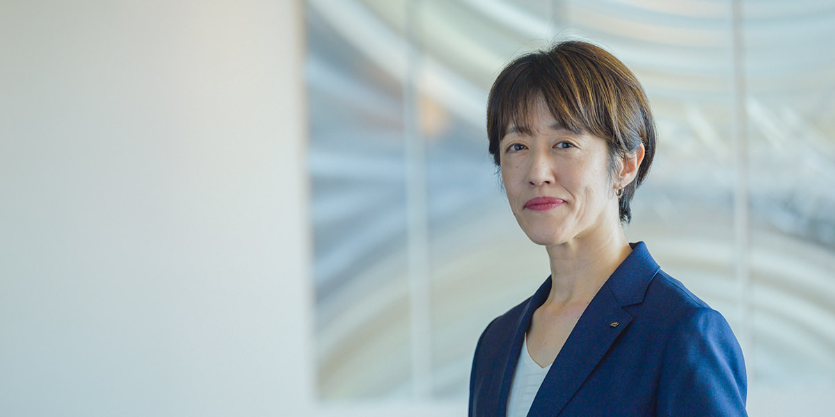 代表取締役社長執行役員　岡野 郊子