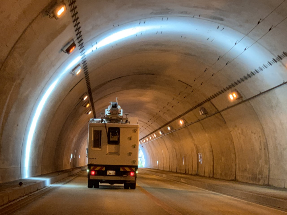 走行型によるトンネル調査MIMM-R